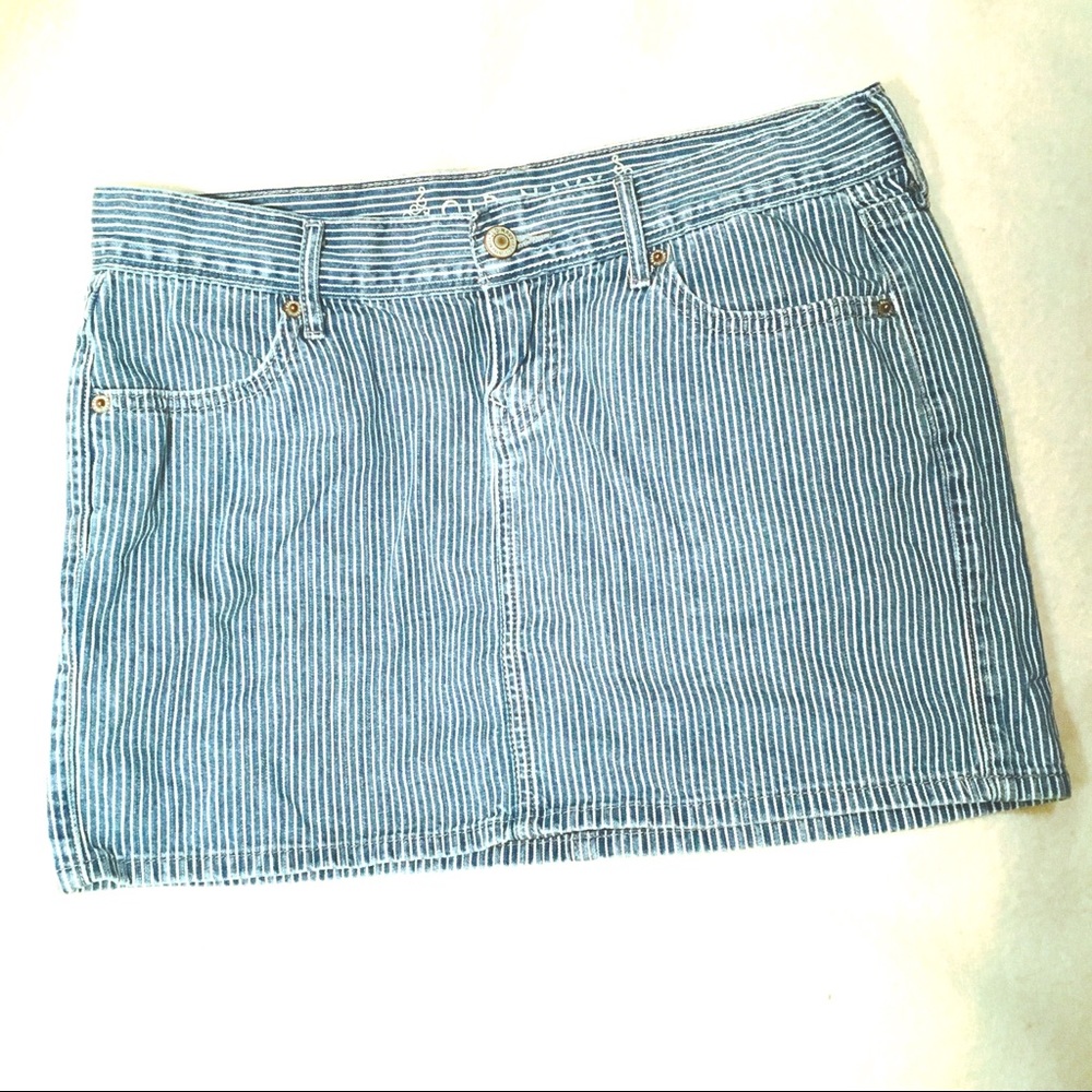 Old Navy White Blue Seersucker Denim Mini Skirt M